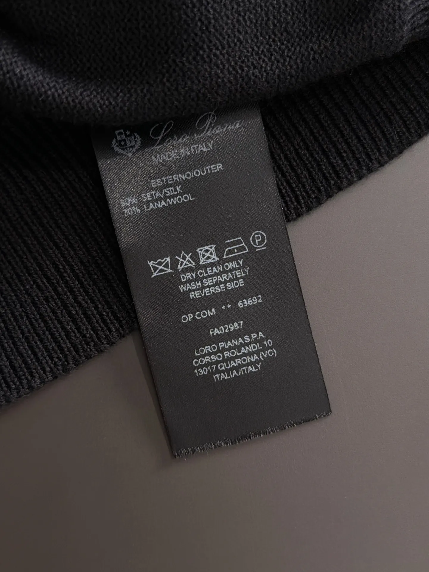 Next day shipment LP high quality Loro Piana 26ss autumn and winter New Arrival knitted sweater long sleeves Made of one-on-one combed cotton yarn knitted fabrics, no pressure in and out of the counter Exclusive control of raw materials It feels substantial when weighed, and the upper body is more textured than ordinary T-shirts. This texture can handle the weather easily and is suitable for both hot and cold! Loose fit design, looks noble. The only correct version is available Size: M to XXXL